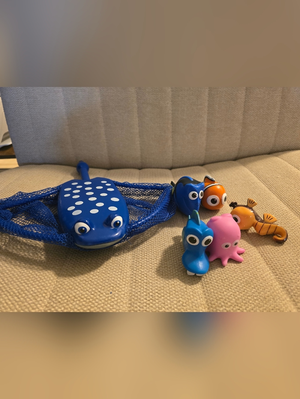 Swim Ways Disney Finding Dory Mr. Ray's Dive & Catch Game, Bath Toys